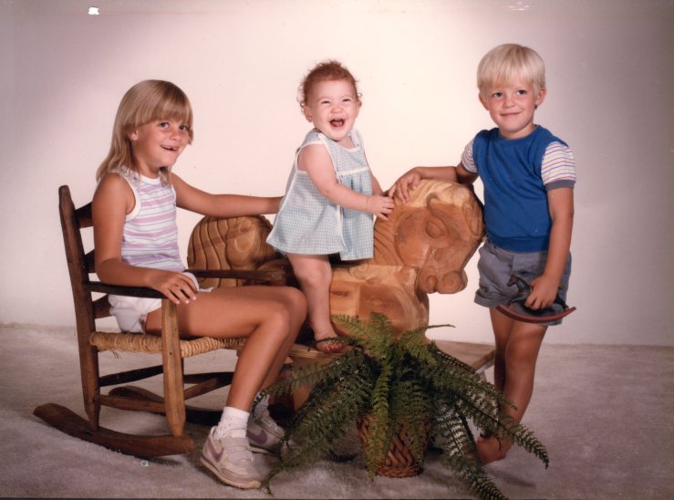 kids with horse carving074